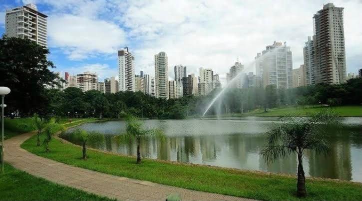 Gyn Temporada! Flat Proximo Ao Parque Vaca Brava! Appartement Goiânia Buitenkant foto